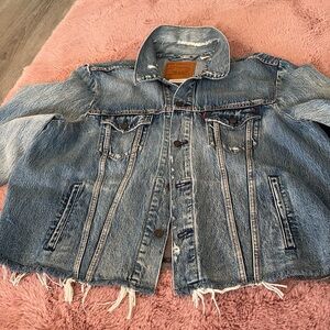 Men’s Levi’s distressed jacket